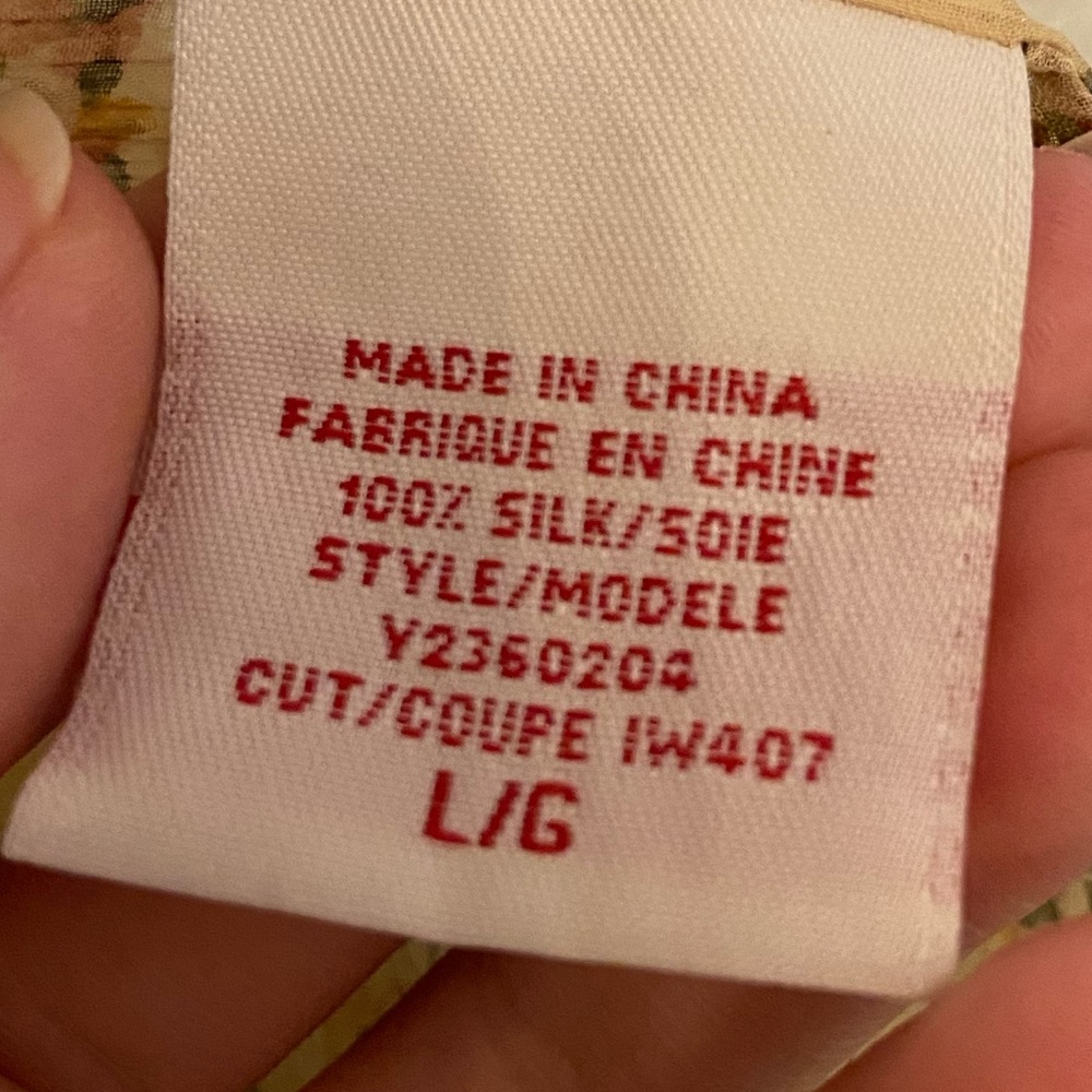 EUC Guess 100% silk vintage floral blouse - Picture 9 of 10